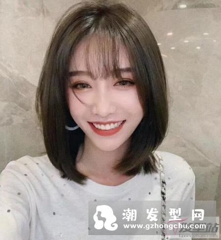 长发不想剪太短,以及短发留长到了尴尬期的女生,可以试试今天这几款发型