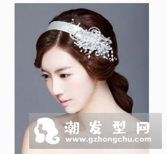 圆脸短马尾适合什么发箍 带钻的还是花朵好