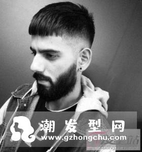 短直发小盖头,弧形刘海俏皮又减龄,很适合年轻男生尝试