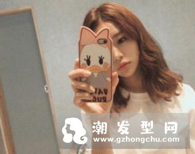 齐肩凌乱微烫发型图片 蓬松微卷的锁骨LOB超显女人味