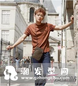 头小的男生可以尝试通过发型来修饰头型,适合比较蓬松显发量的发型