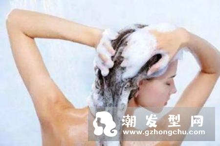 头发出油是什么原因 5个坏习惯令头发经常出油