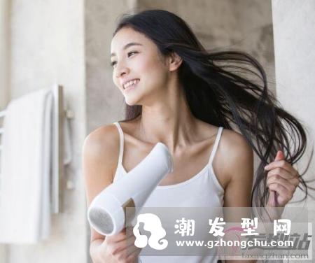 自己洗头效果和在理发店洗头效果不一样？发型师没说，但你一定要知道的洗发秘密