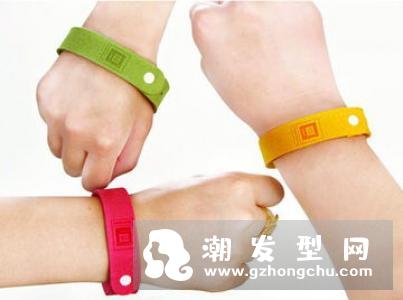 头皮上长痘痘和脓包痛又痒怎么办 快学正确抗痘方法避免引发秃头危机
