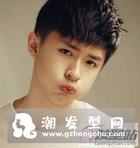 中学生男生发型 做超人气时尚帅气学长
