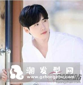 穿白衬衫配什么发型 适合白衬衫男士气质发型