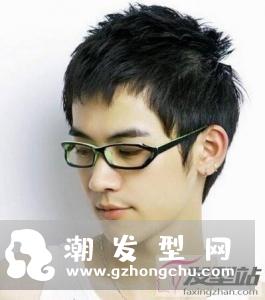 中学生男生发型 做超人气时尚帅气学长