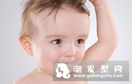 头发贴头皮怎么弄蓬松 扁塌细软发3招瞬间蓬松