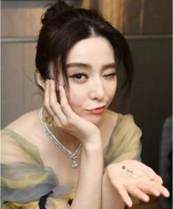 女生头发少剪哪款短发好看 超火纹理短发靠平板夹3技巧发量秒UP！