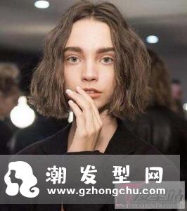 法式风格的短发通常别有一番韵味,风格自然简约,又不乏慵懒与性感的