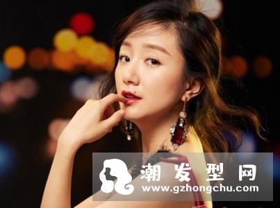 李倩中长发编发发型图片 女神也很可爱