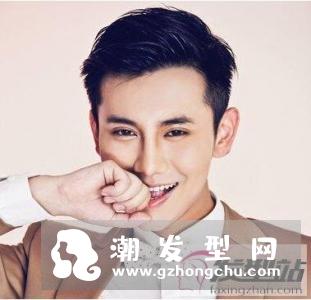 2019年必火的男士发型 两边剃短中间留长准没错