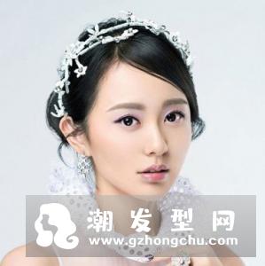 倒三角形脸型新娘适合什么发型 公主头偏分就不错的
