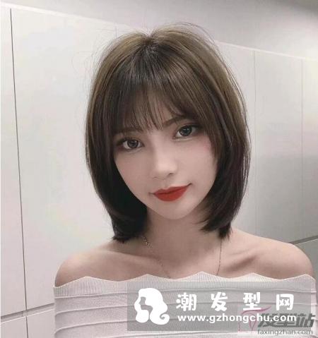 长发不想剪太短,以及短发留长到了尴尬期的女生,可以试试今天这几款发型