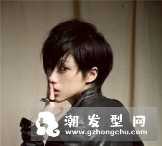 男士穿西装适合的发型 帅气简约展现迷人魅力