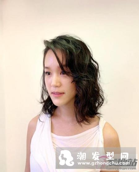 齐肩短发烫发发型 16款超修饰脸型及肩短卷发美翻天