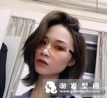 长发不想剪太短,以及短发留长到了尴尬期的女生,可以试试今天这几款发型