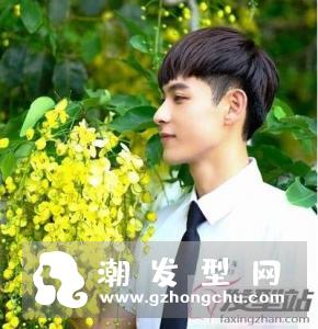 中学生男生发型 做超人气时尚帅气学长