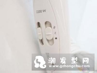 教你4个简单的吹头技巧,让头发不再毛躁扁塌