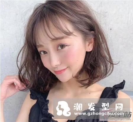 长发不想剪太短,以及短发留长到了尴尬期的女生,可以试试今天这几款发型