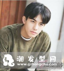 额头高男生适合的短发 简约帅气男友力满满
