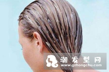 头发干洗喷雾使用方法 天热去除头发油腻就这么简单