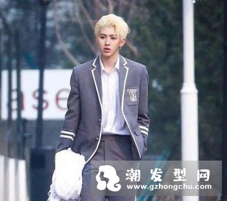 蔡徐坤新发型怎么弄 金色加大背头怎么梳