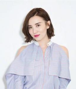 齐耳短发,顾名思义就是发根修剪到耳朵处的短发发型