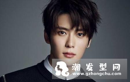 男士短发两边剃油头发型 商务型男都爱这款发型