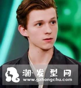 男生短发精神帅气发型 世界杯两边剃掉中间留长火到不行