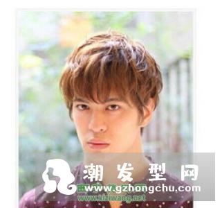 方脸男生适合什么发型 能够适应各种不同的短发