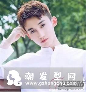 高中生发型男两边短 帅气阳光让青春更闪耀