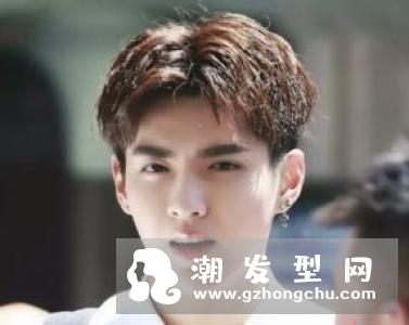 各位男神晚上好~夏天到了,是不是很想换个不一样的发型呢?