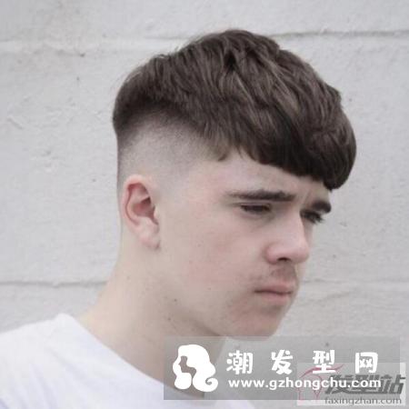 男生发型锅盖头铲两边 欧美Textured Crop发型超流行
