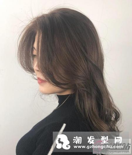 想要头发长的又黑又健康、生长快速增加?抑或是明明以前不会,但突然头皮屑变多了