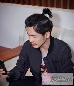 男士小辫子发型 独特俏皮反差萌