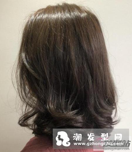 夏天头皮出油头臭的解决方法 不同头皮的去角质清洁推荐