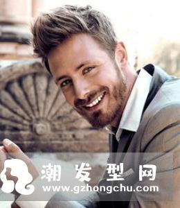 简约却帅气十足,让男生更加富有魅力