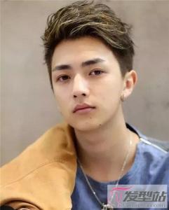 两边铲光男生短发发型 今年剪这款式最帅气