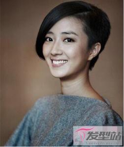 女生斜庞克发型怎么做好看 干练冷艳比男生还帅三分