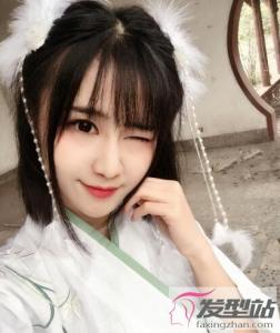 戴上发饰穿上汉服,有着与众不同的小清新