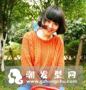 男学生剃两边发型 清爽酷炫展现青春活力