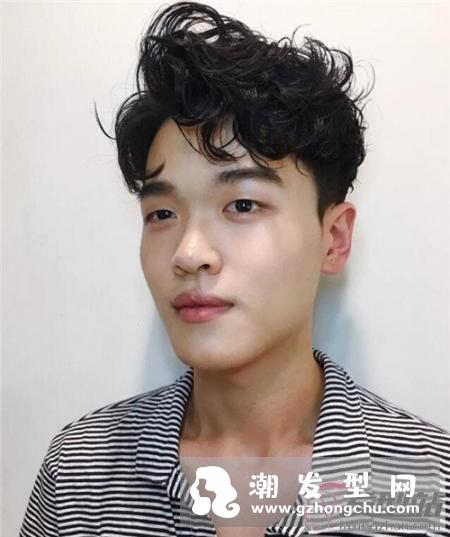 把两边剃掉的发型叫什么 铲青男生两边铲帅气迷人