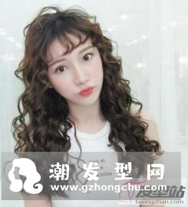 流行的筷子烫发型 轻松塑造优美卷发