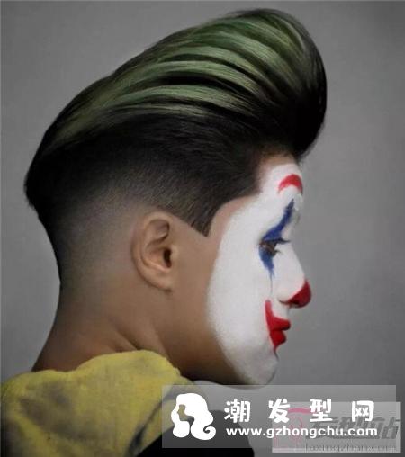 形变背头这样定型设计的发型,矮个子的男生可以选择这款