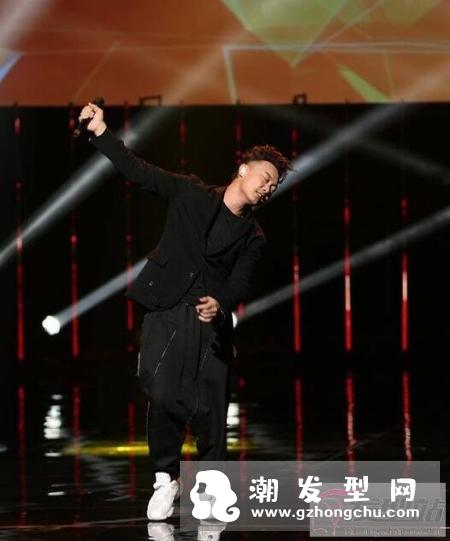 大热男士发型绝对是卷发 男生中长度卷发超显时尚感