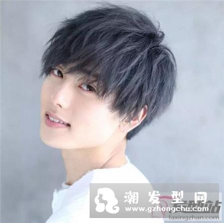 头型不饱满适合的发型 定位烫让你变帅气