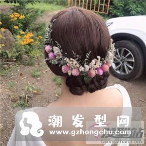 新娘发饰盘发发型 花朵发饰盘发清新浪漫