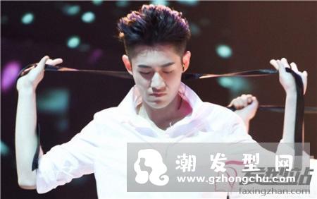 方形脸适合什么发型男 时尚烫发修颜帅气让你变身潮男