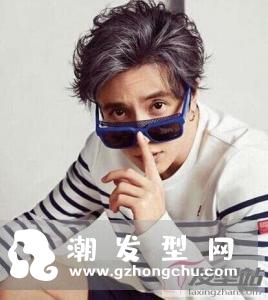 男生短发微卷发型 短发这样卷更帅气时尚